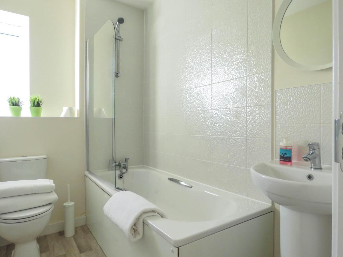 Tudors Esuites 4 Bedroom House Driveway & Garden Birmingham Kültér fotó